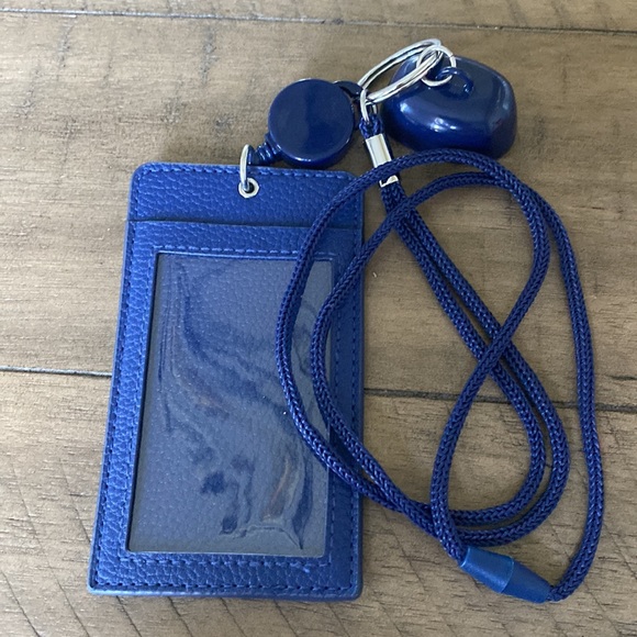 - Bath and Body Works ID and sanitizer holder llama - Picture 2 of 6